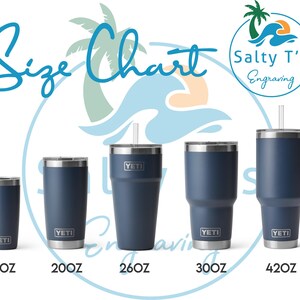 K&ouml;nnte beinhalten: Gr&ouml;&szlig;entabelle f&uuml;r Yeti Becher in verschiedenen Gr&ouml;&szlig;en, darunter 10oz, 20oz, 26oz, 30oz und 42oz. Die Becher sind alle marineblau mit einem silbernen Deckel und dem Yeti-Logo.