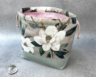 Taille du sac de projet. L - « Magnolias » / tricot / sac à pompons / sac à tricoter / sac à cordon / sac artisanal / sac de projet