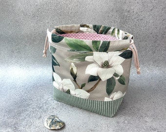 Taille du sac de projet. M - « Magnolias » / tricot / sac à pompons / sac à tricoter / sac à cordon / sac artisanal / sac de projet
