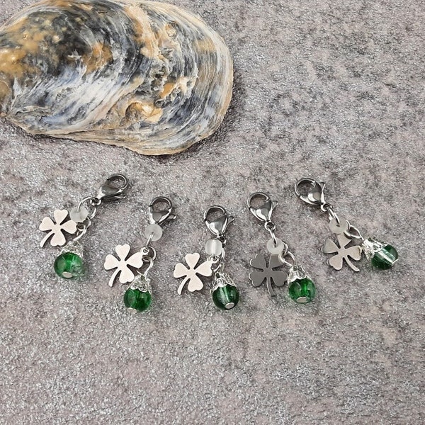 Glücksklee - Kleeblatt Maschenmarkierer mit Edelstahlkarabiner oder Ring und Glasperle / 5er Set / Glücksbringer / St. Patrick