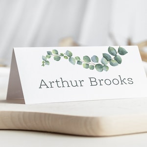 Groene eucalyptus bruiloft plaatskaarten | Naamkaartjes voor gasten | Gepersonaliseerde trouwplaats naamkaartjes | Tentvouwplaatskaarten | Plaats instellingen