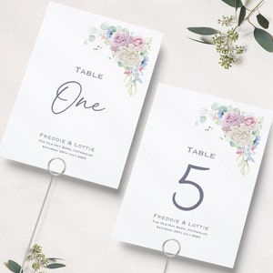 Bruiloft tabelnummers | Roze, blauwe en witte bloembruiloft | Tabelnamen | Receptietabelnummers | Tabelnaamkaartjes | A5 & A6 | Gedrukt