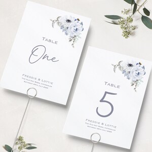 Numeri da tavolo per matrimonio blu inverno / Matrimonio con fiori blu ghiaccio / Nomi da tavolo / Numeri da tavolo per ricevimento / Carte da nome da tavolo / A5 e A6 / Stampato