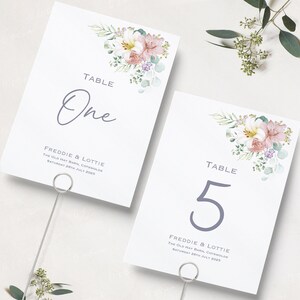 Numéros de table de mariage | Numéros de table de réception de mariage fleurs de lys roses | Noms de table de mariage | Cartes de visite | A5 et A6 | Imprimé