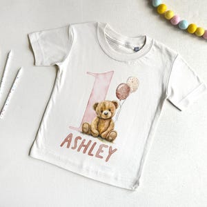 Personalisiertes Geburtstags-T-Shirt für Babys und Kinder - Geburtstags-Top - Neutraler Teddybär - Erster, zweiter oder dritter Geburtstag - One Today