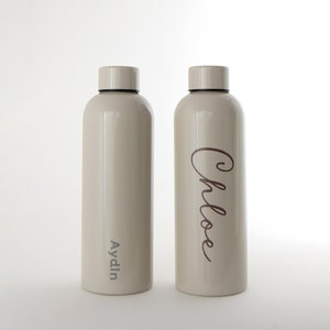 Botella de agua gris con aislamiento personalizada: perfecta para la escuela, viajes, oficina, gimnasio... cualquier lugar. Impresa a color.