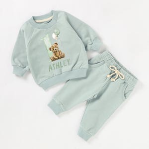 Personalisierter erster Geburtstag Trainingsanzug für Babys und Kinder - Baby Geburtstag Outfit - Grüner Teddybär - One Today
