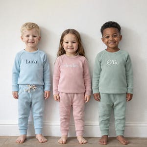 Conjunto infantil personalizado de algodón orgánico acanalado - Bordado - Perfecto para bebés y niños pequeños - Guardería - Preescolar - Días de paseo - Aventuras