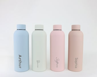 Personalisierte isolierte Wasserflasche – perfekt für Schule, Reisen, Büro, Fitnessstudio – Lasergravur – minimalistischer Stil