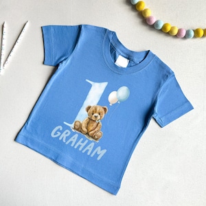 Personalisiertes Geburtstags-T-Shirt für Babys und Kinder - Jungen Geburtstags-Top - Blauer Teddybär - Erster, zweiter oder dritter Geburtstag - One Today