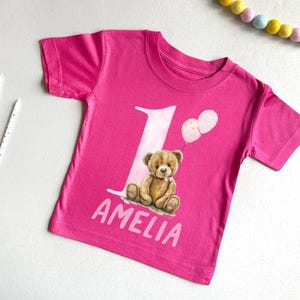 Personalisiertes Geburtstag T-Shirt für Babys und Kinder - Mädchen Geburtstag Top - Rosa Teddybär - Erster, Zweiter oder dritter Geburtstag - One Today