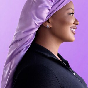 Gorro de satén extralargo de doble capa, con lazo ajustable reversible, ajuste seguro para cabello largo, trenzas, rastas y extensiones. imagen 8