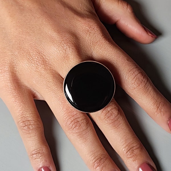 Black Glossy Chunky Resin Ring Circular, Round Cabochon Handcrafted Ring, Gothic Style Black Dress Cocktail Ring, Elegant Statement Ring