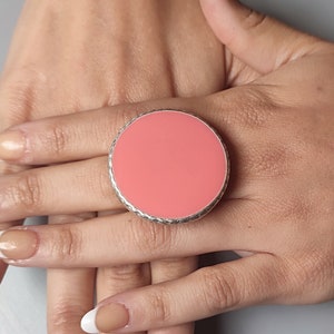 Riesiger rosa runder glänzender Harz Cabochon Statement Ring * 17 andere lebendige Farben verfügbar * Handgemachter modischer runder klobiger Silberring
