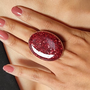 Deep Red Glittered Chunky Resin Ring, Oval Shaped Cabochon Sparkle Ring, Bold Fashion Artisan Crafted Ring, Silver Cocktail Dress Ring