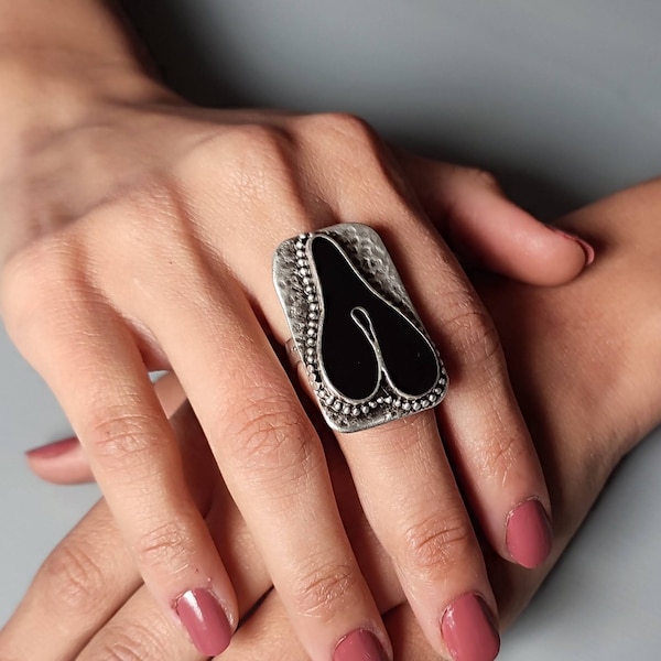 Black Resin Heart Statement Ring: Adjustable Boho Gothic Jewelry