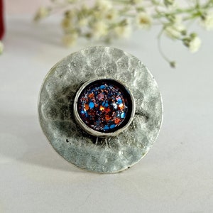 Circular Shaped Glittery Resin Ring, Big Round Hammered Ring, Antique Disc Shaped Cocktail Ring, Unusual Silver Fashion Ring for Mom