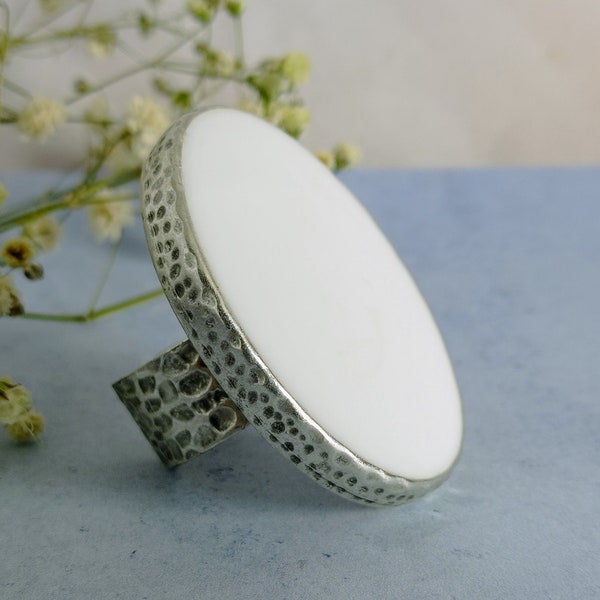 Large Oval White Chunky Ring, White Resin Oval Ring, Oval Cabochon Fashion Ring Women, Pretty Cocktail Party Dress Ring, Antique Silver Ring