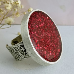 Red Glittery Resin Ring Circular, Round Chunky Resin Cabochon Ring, Handcrafted Modern Styled Ring, Shimmer Resin Geometric Statement Ring