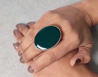 Anel de declaração verde jade escuro: faixa de prata ajustável, bijuteria