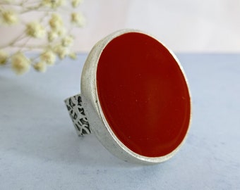 Deep Red Resin Ring Circular, Big Flat Round Cabochon Hammered Silver Statement Ring Adjustable, Geometric Fashion Cocktail Dress Ring