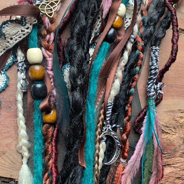 Dreads & braids mix, copper and green wild synthetic dreadlock mix - instant clip in dreads and braids.Pagan hair ,witch hair ,festival hair