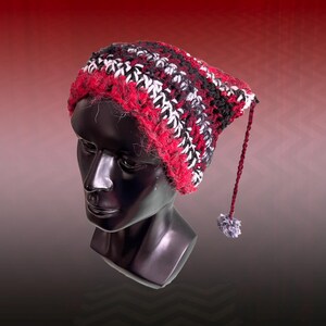 Gorro de orejas de gato de ganchillo de terciopelo rojo / Gorro esponjoso misterioso blanco y negro