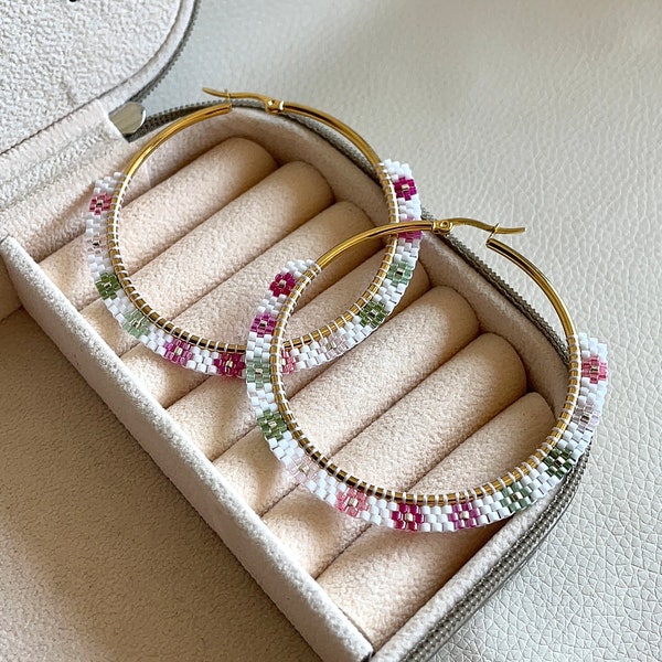 Créoles XL en tissage de perles miyuki, créoles fleur, multicolore anneaux, bijoux femme