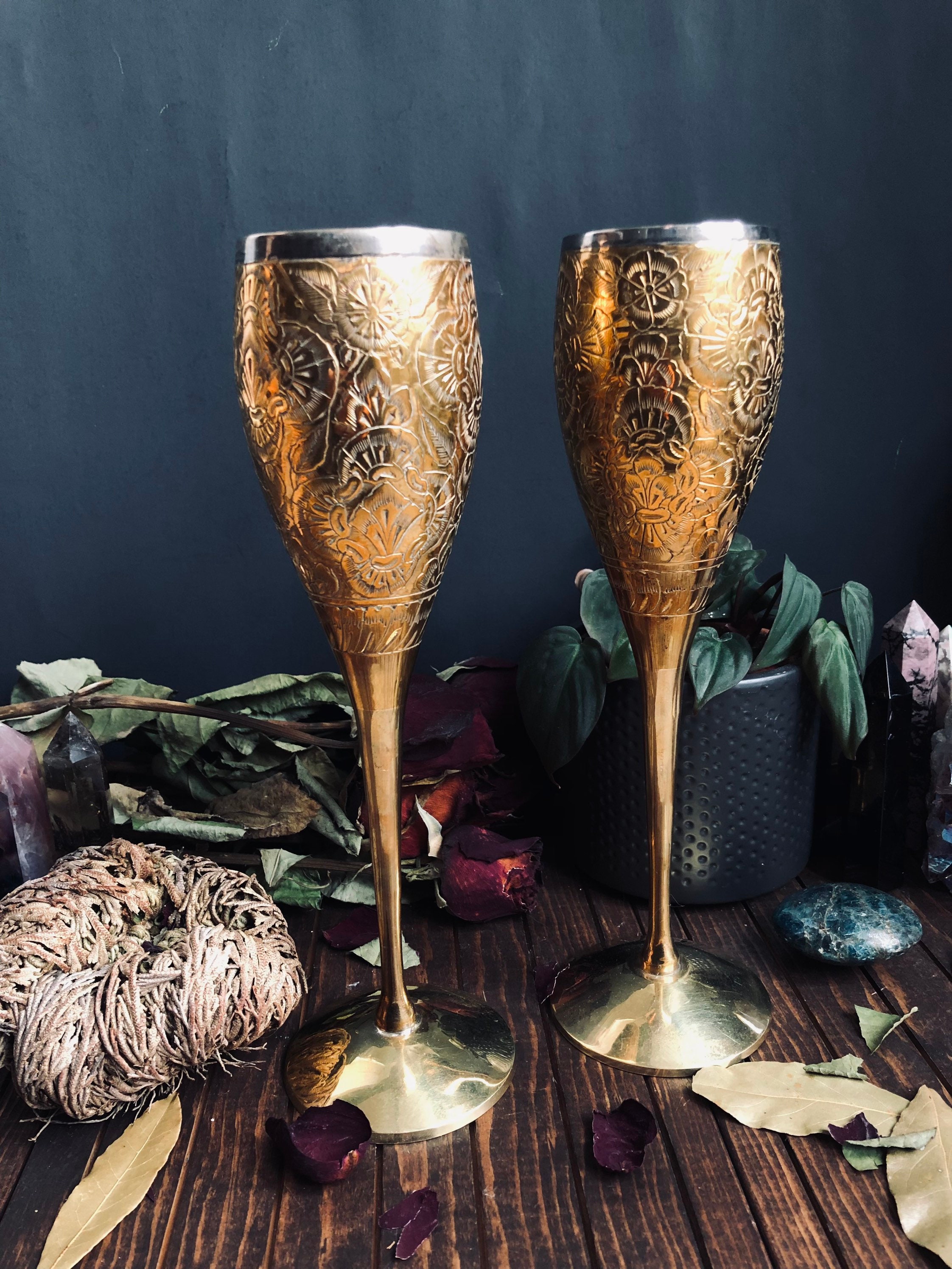 Champagne Flutes, Set of 4 Champagne Glasses Stemmed Toasting Drinkware  with Decorative Brass Metal Hammered Style Base
