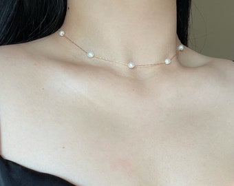 Necklace with pearls