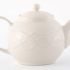 IRISH ARANWARE TEAPOT