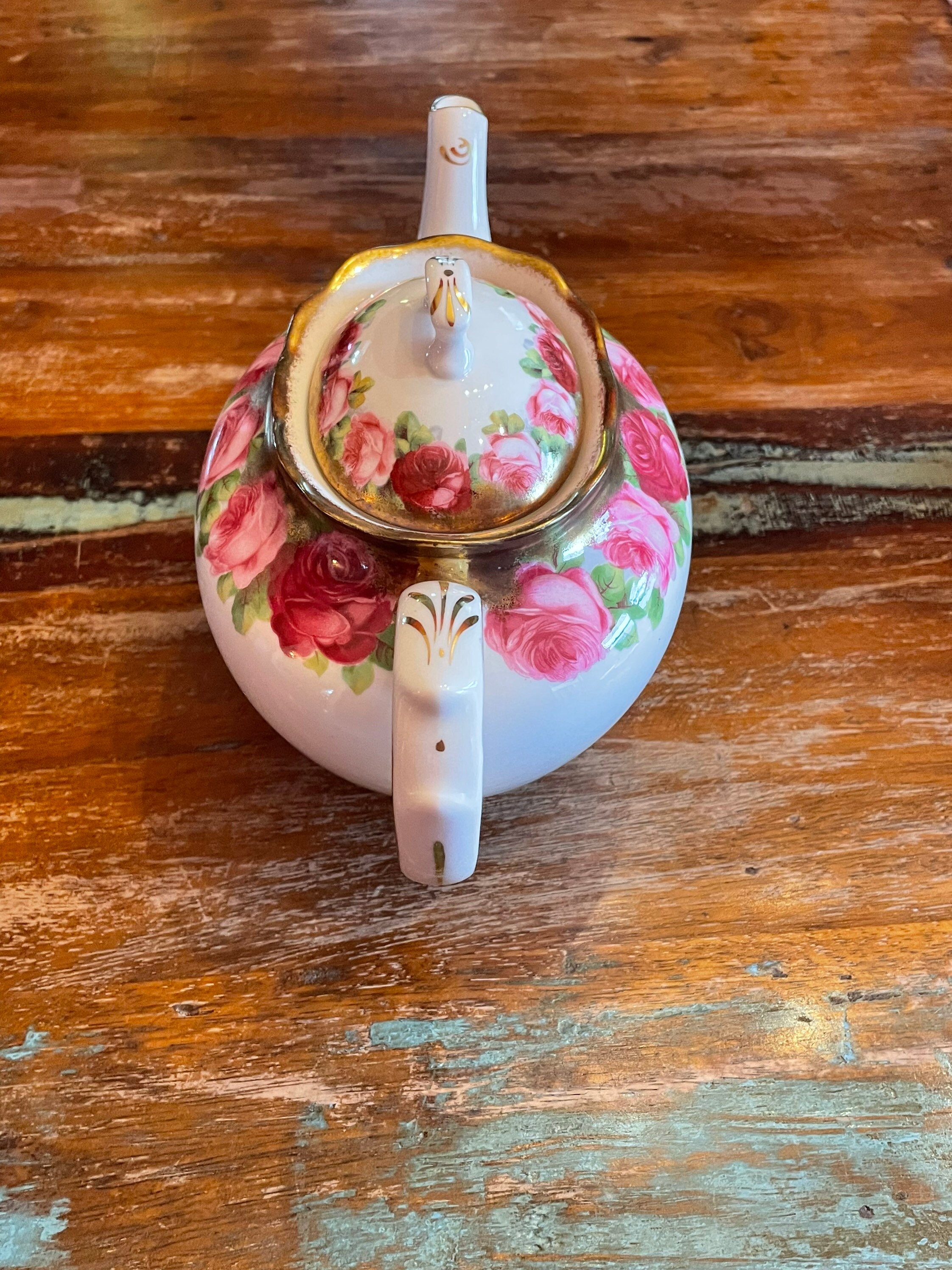 Stunning and RARE Royal Albert Old English Rose Teapot Pink Rose Floral