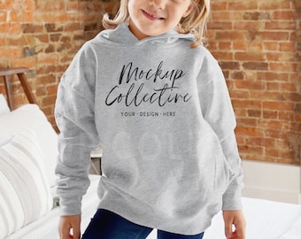 Mockup felpa con cappuccio per bambini / Mockup felpa con cappuccio per bambini / Mockup modello per bambini / Mockup stile di vita per bambini / / Pelli di coniglio 3326