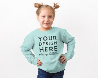 Maqueta de sudadera para niños / Maqueta de sudadera para niños pequeños / Maqueta de estilo de vida para niños / Pieles de conejo 3317 Chill