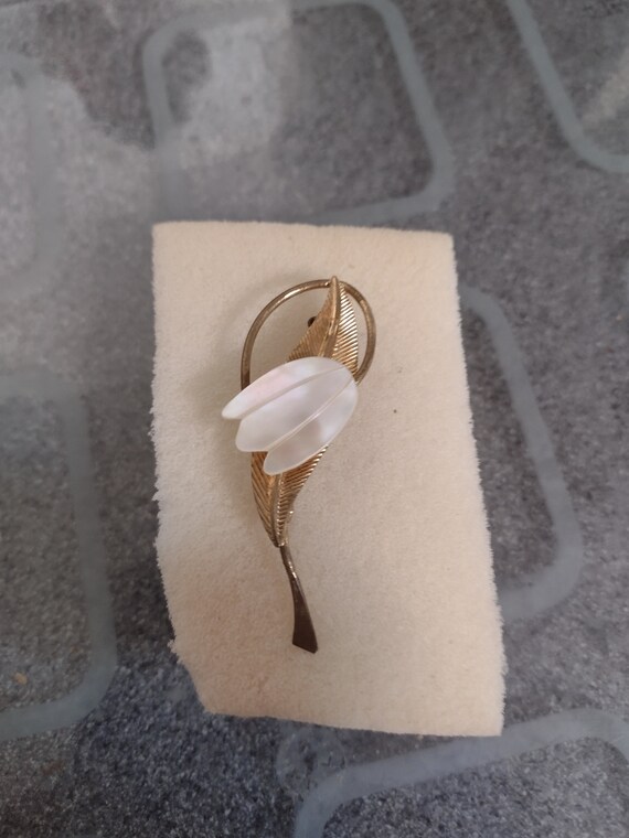 Vintage Mother of Pearl Tulip Brooch - Etsy