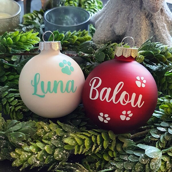 Christbaumkugel - Weihnachtskugel personalisiert mit dem Namen deiner Fellnase aus Glas | Hundebesitzer, Hundenamen, Pfoten, Geschenkidee