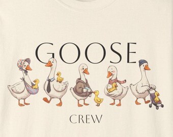 Camiseta Whimsical Goose Crew / Ilustración dibujada a mano, camiseta de algodón teñida en prenda