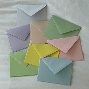 Tarjeta manuscrita para cualquier ocasión! Tarjeta pastel con sobre a juego! Enviado directamente a la persona de su elección. Diseños y pegatinas opcionales