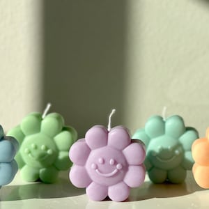 Daisy Candle, Smiley Daisy Candle, Home Decor, Cute Daisy Candle, Perfect Gift for Lover,  Pillar Candle, Candle Decoration
