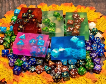 Sapone per dadi gelatinosi! - Ispirato a D&D e ai giochi di ruolo! - Set di dadi misteriosi e miniatura gratuiti!