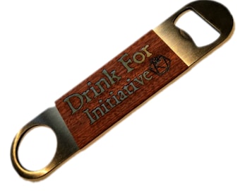 Bevanda per l'iniziativa - Apribottiglie - Include una miniatura misteriosa gratuita! - Dungeons and Dragons - Regalo DM - Regalo GDR