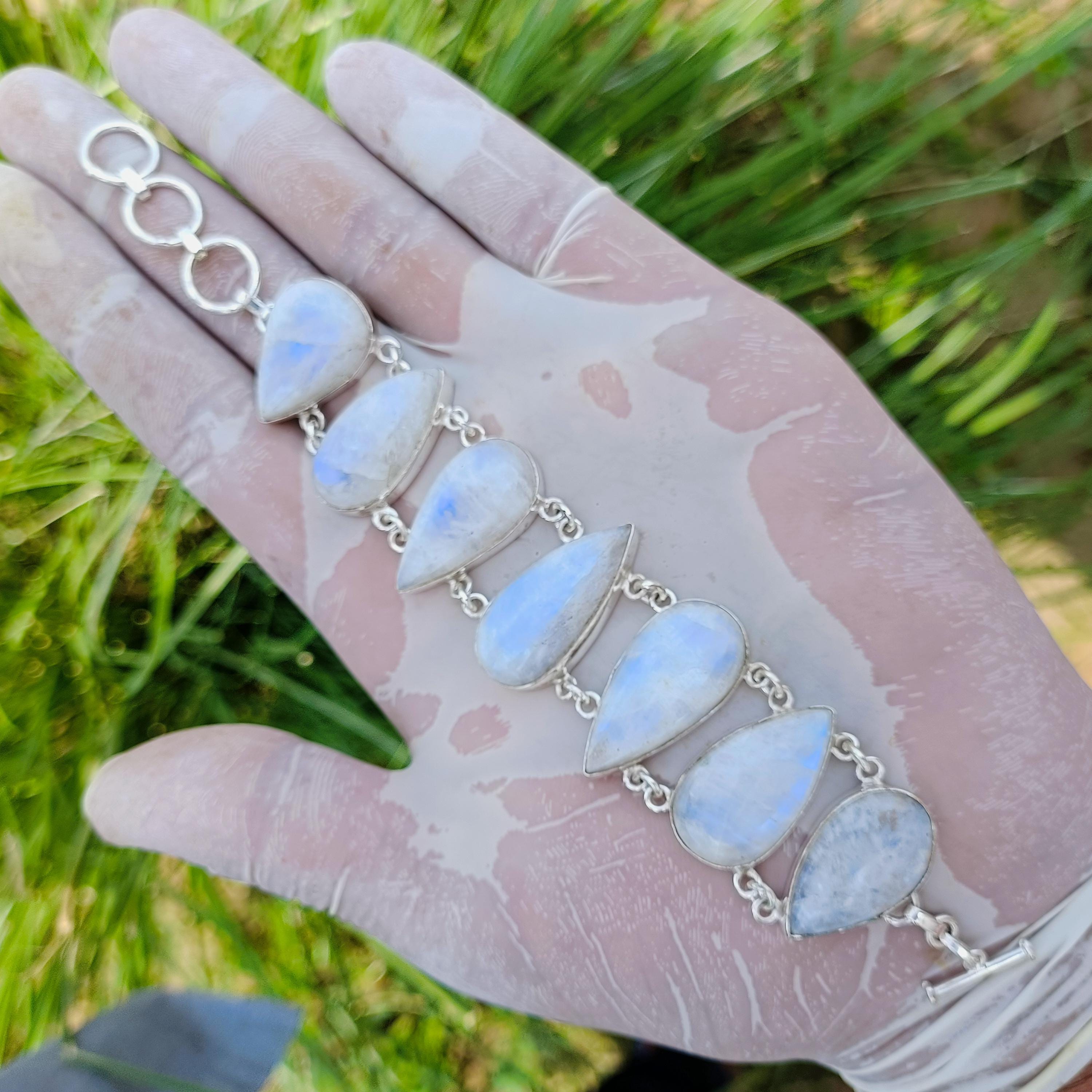 Bracciale in pietra di luna arcobaleno da 8 mm: braccialetto energetico con perline fatto a mano - Italia