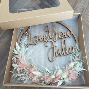Personalisiertes Türschild 'love you ...' als Geschenk oder DIY Projekt als Trockenblumenkranz für Freundin