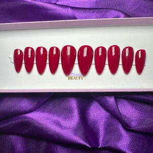Cherry Cola pers op nagelset | Rode pers op de nagels | Herfstkleur pers op nagels | Rode kersennagels | Feestnagels