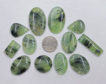 12 stycken lot, grön prehnit cabochon, naturlig grön prehnit ädelsten, svart epidot i prehnitsten smyckestillverkning, lös sten #8403