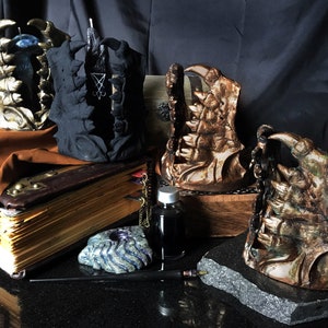 Resin Altar Demonic Vampire Ritual Mandible Display Shelf