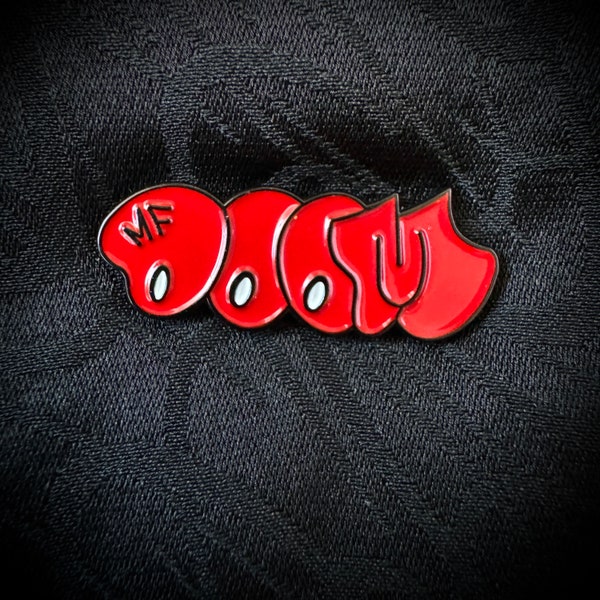 Broche estilo grafite Doom