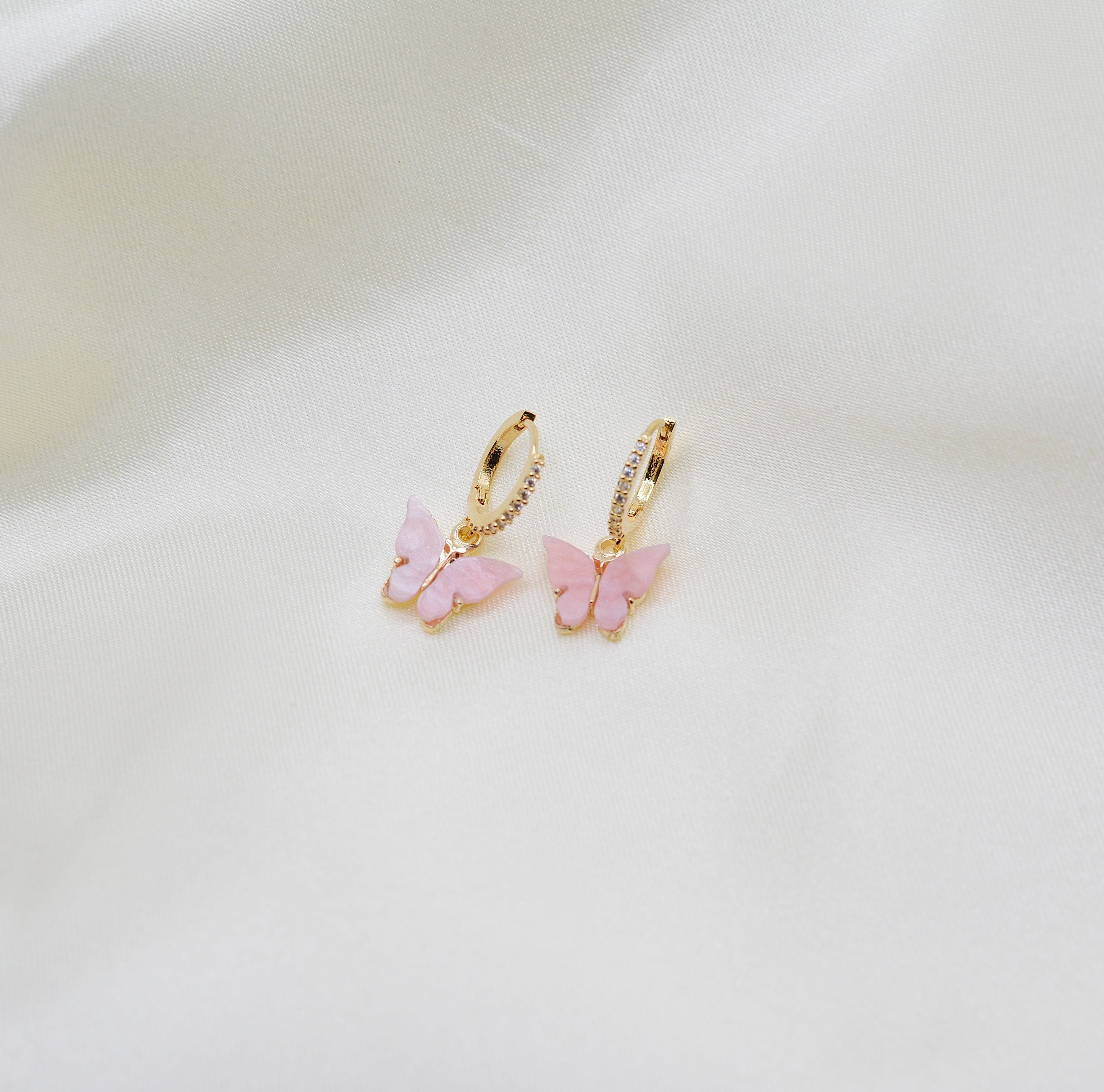 パールピンクの蝶のイヤリング - Etsy 日本