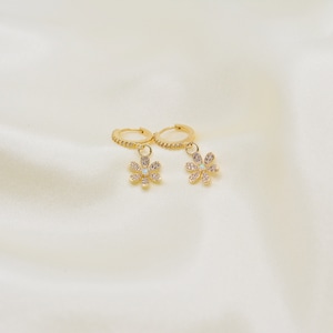 Flower pendant earrings (cubic line)