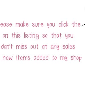 Puede incluir: Texto sobre un fondo blanco que dice: "Por favor, aseg&uacute;rese de hacer clic en esta lista para que no se pierda ninguna venta o art&iacute;culos nuevos agregados a mi tienda". Un icono de coraz&oacute;n con una flecha que apunta al texto.